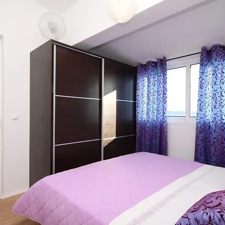 8424a Apartment *